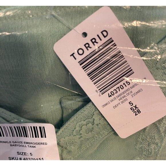 Torrid Plus 5 Mint Green Floral Lace Detail V-Neck Adjustable Strap Camisole - Picture 5 of 5